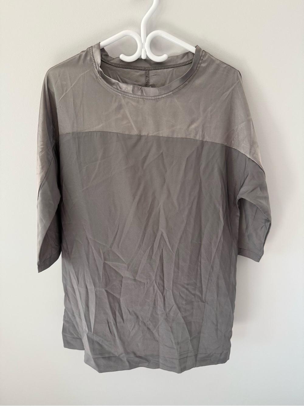 Women's Two-Tone Grey Short Sleeve Crewneck Top